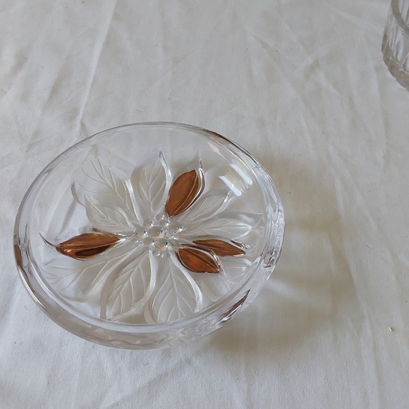 Gilded Poinsettia Crystal Candy Dish/Powder Box - Picture 5 of 16